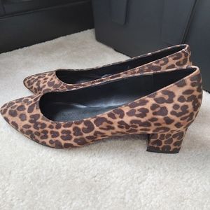 BANDOLINO CHEETAR WOMEN SHOES.S: 6.5